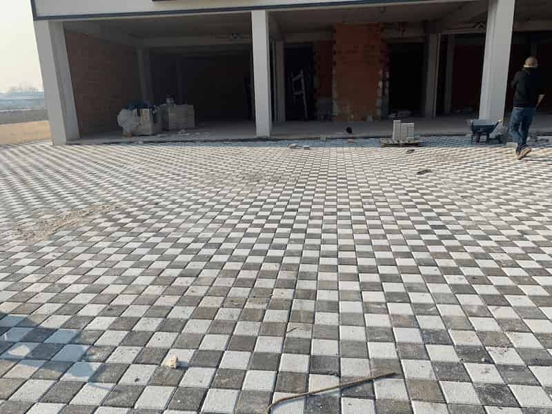 تصویر 2 از سنگ گرانیت پارکینگ مقاوم مناسب تردد خودروهای سنگین